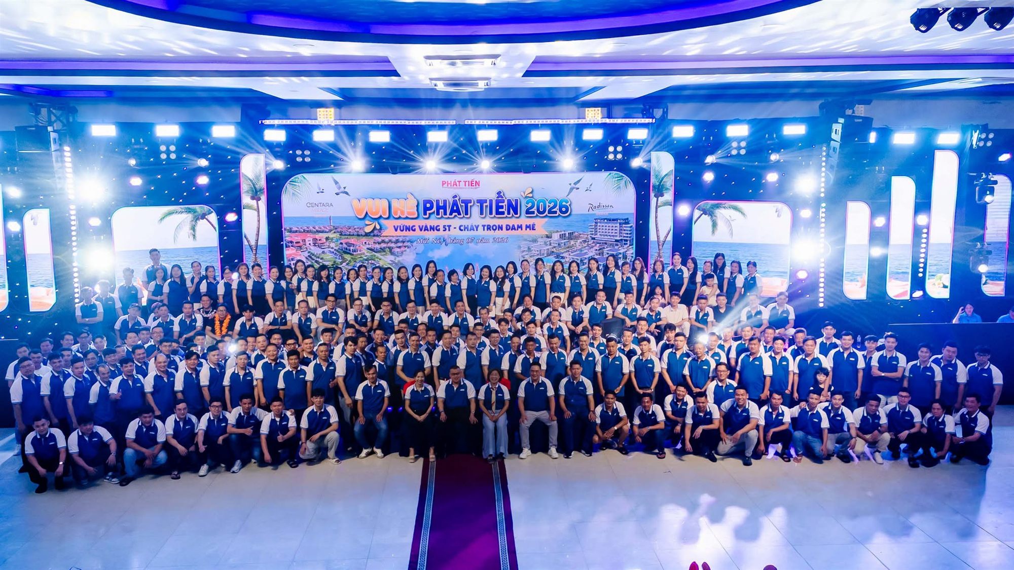 Toàn thể Phát Tiến Holding