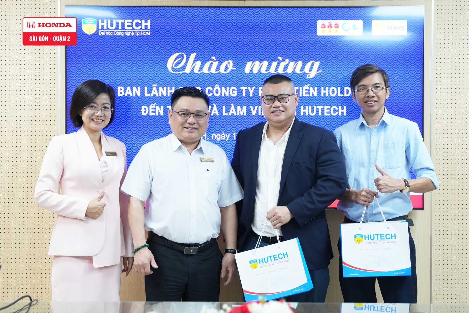 PHÁT TIẾN HOLDING THAM DỰ CHƯƠNG TRÌNH DOANH NGHIỆP PHỎNG VẤN TUYỂN DỤNG KHỐI NGÀNH KINH TẾ DỊCH – DỊCH VỤ THEO LỜI MỜI CỦA HUTECH