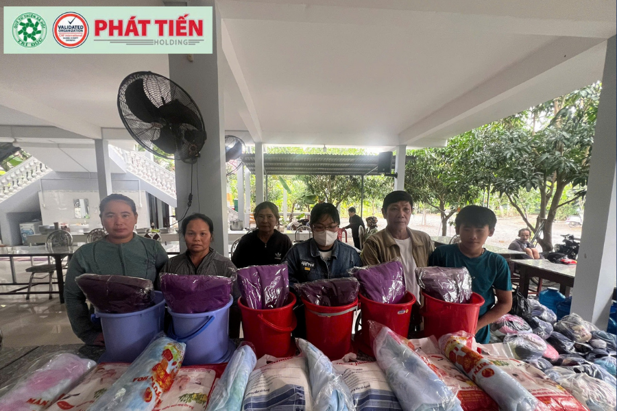 QUỸ TRÍ ĐỨC ĐỒNG HÀNH CÙNG CHUYẾN XE CỨU TRỢ NHA TRANG