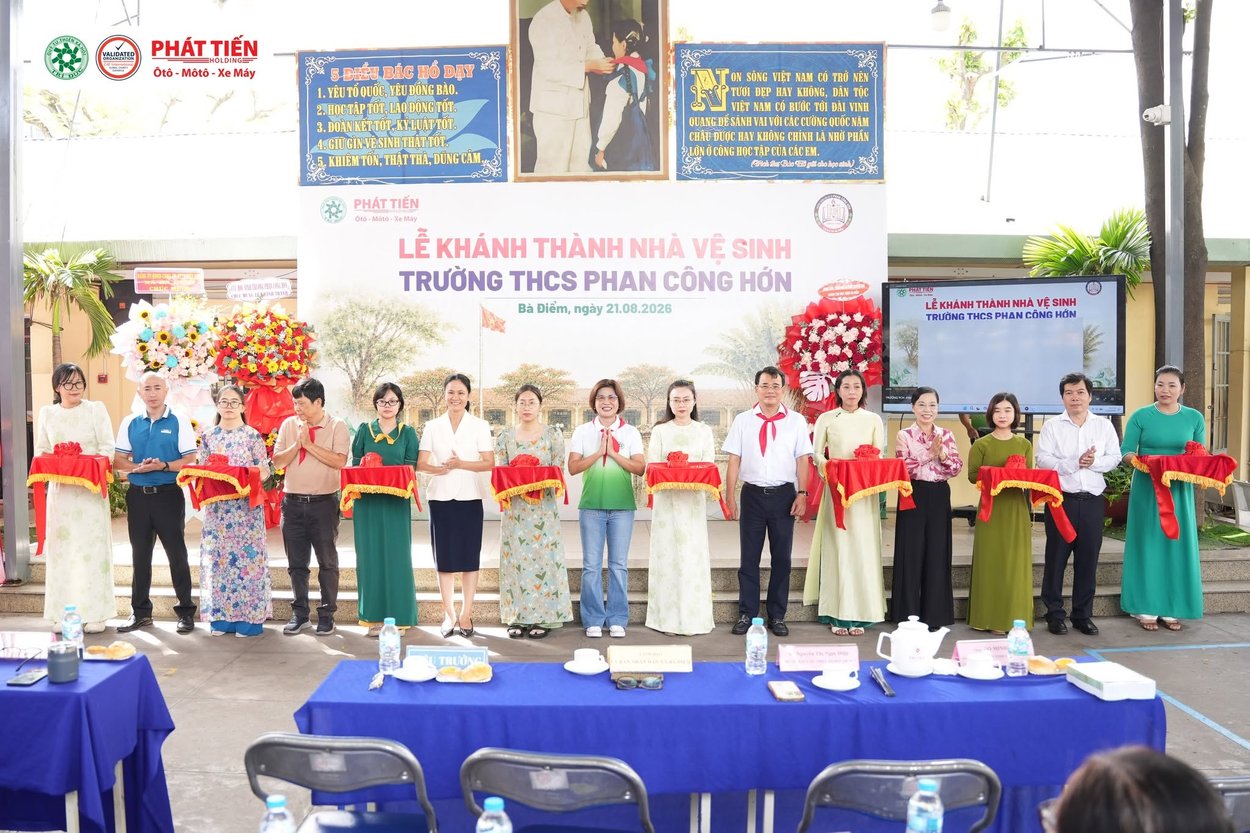KHÁNH THÀNH CÔNG TRÌNH NHÀ VỆ SINH HỌC ĐƯỜNG TẠI TRƯỜNG THCS PHAN CÔNG HỚN